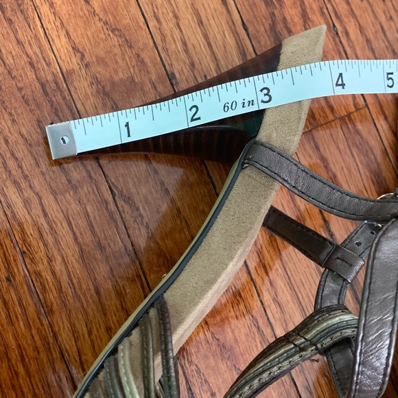 Metallic T Strap Heels - Picture 4 of 6